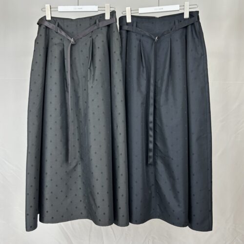 タフタタックスカート