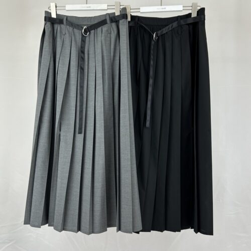 スリットプリーツスカート