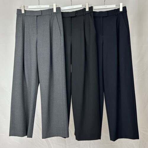 タックストレートパンツ