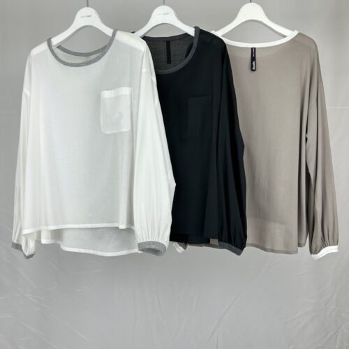 ソフトフェミニンブラウス